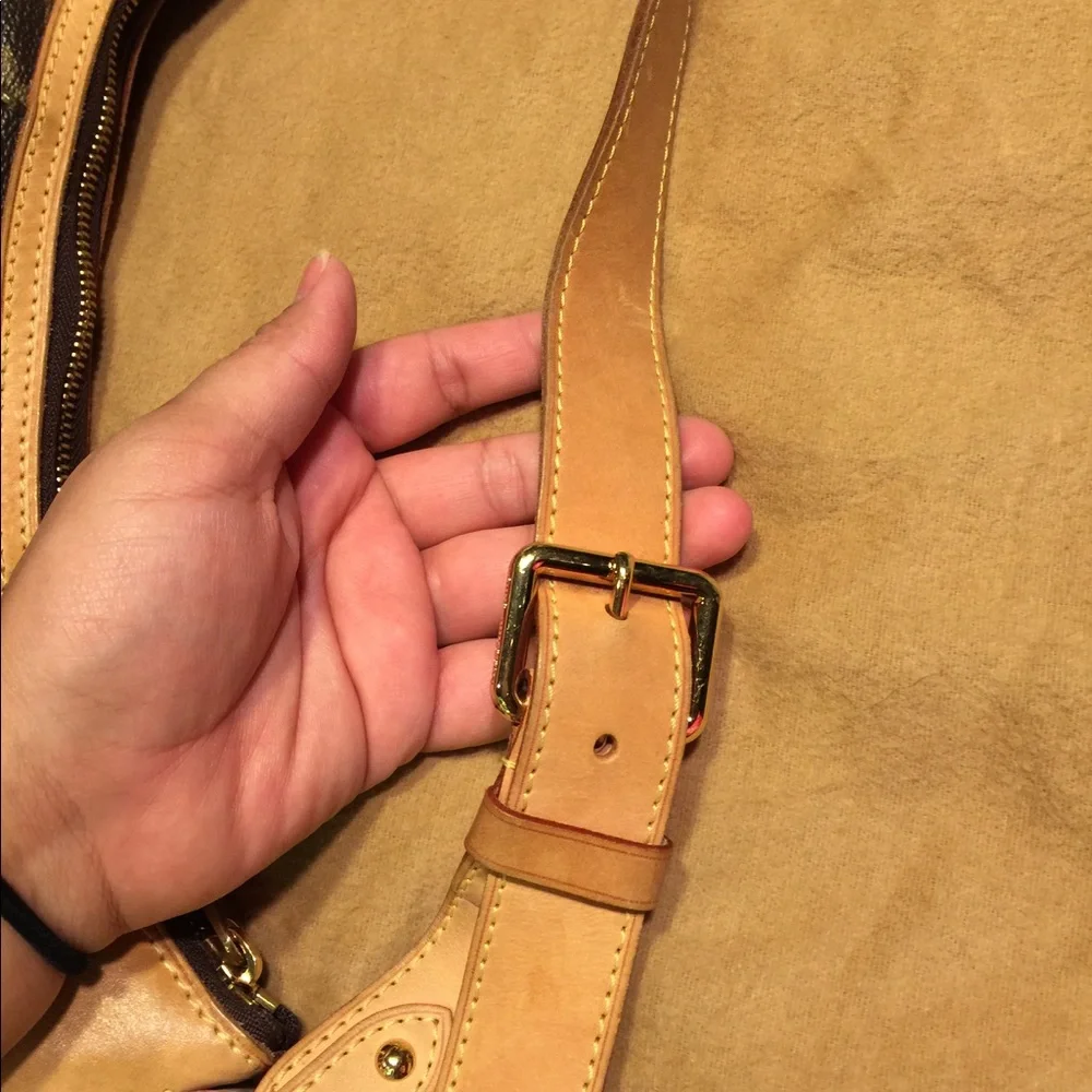 Louis Vuitton Brown Monogram Canvas Shoulder Bag with Tan Trim - Picture 4 of 8